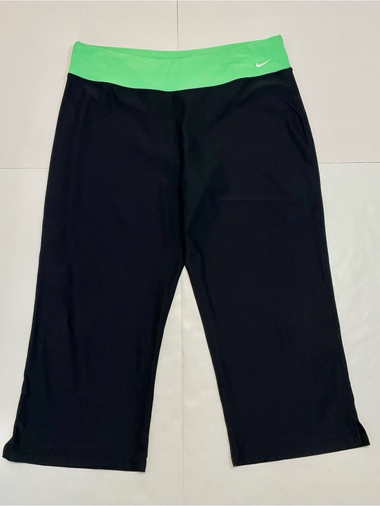 Nike Pants - Nike Dry Fit Black Athletic Women’s Cropped Pants Green Waist Accents Size XL